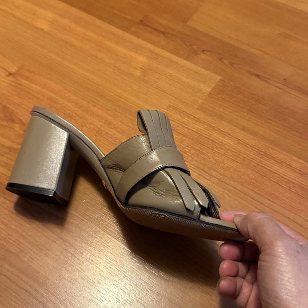 Gucci Marmont Leather Heel 39  Ampute New 
Only Left side shoe Beige - Picture 3 of 4